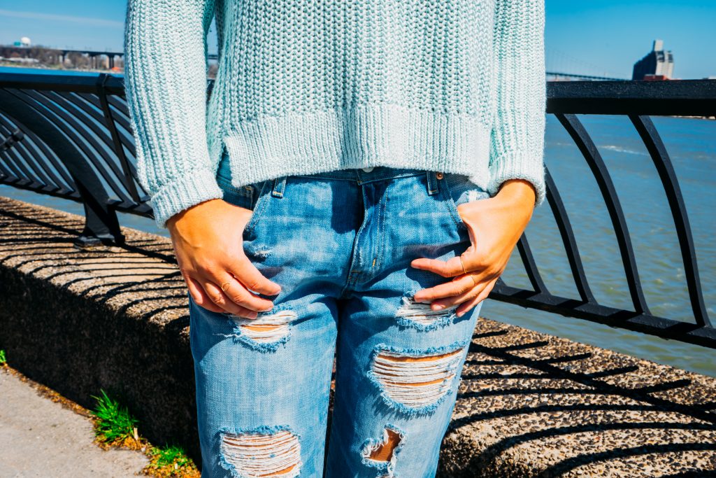 Luckey Alex Styling Ripped Jeans 2